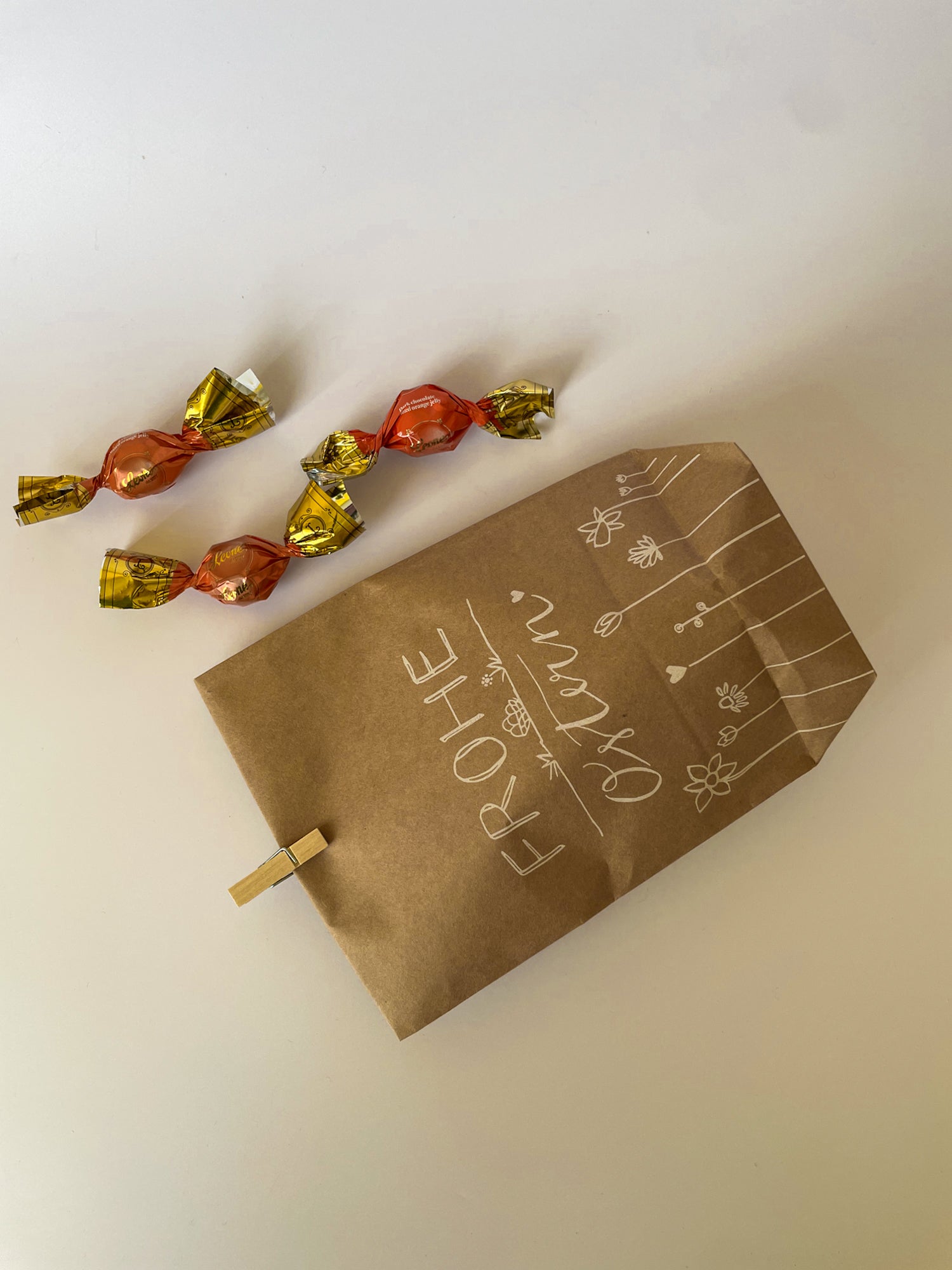 Pastiglie Leone e boules di cioccolato
