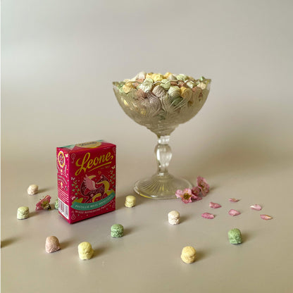 Leone Fuchs mit durstlöschenden Pastillen