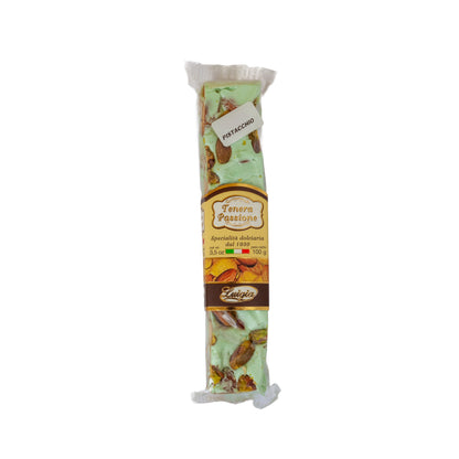 Luigia Torrone mit Pistazien