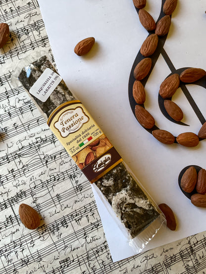 Weicher Torrone mit Lakritz