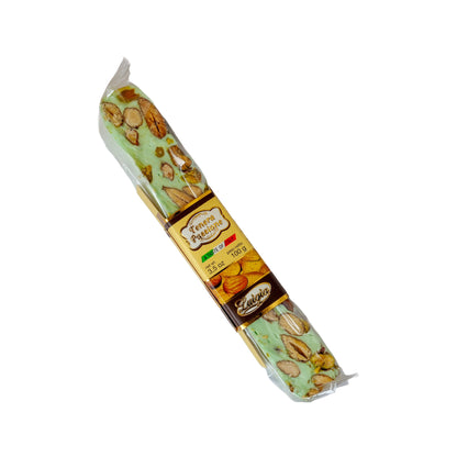 Luigia Torrone mit Pistazien